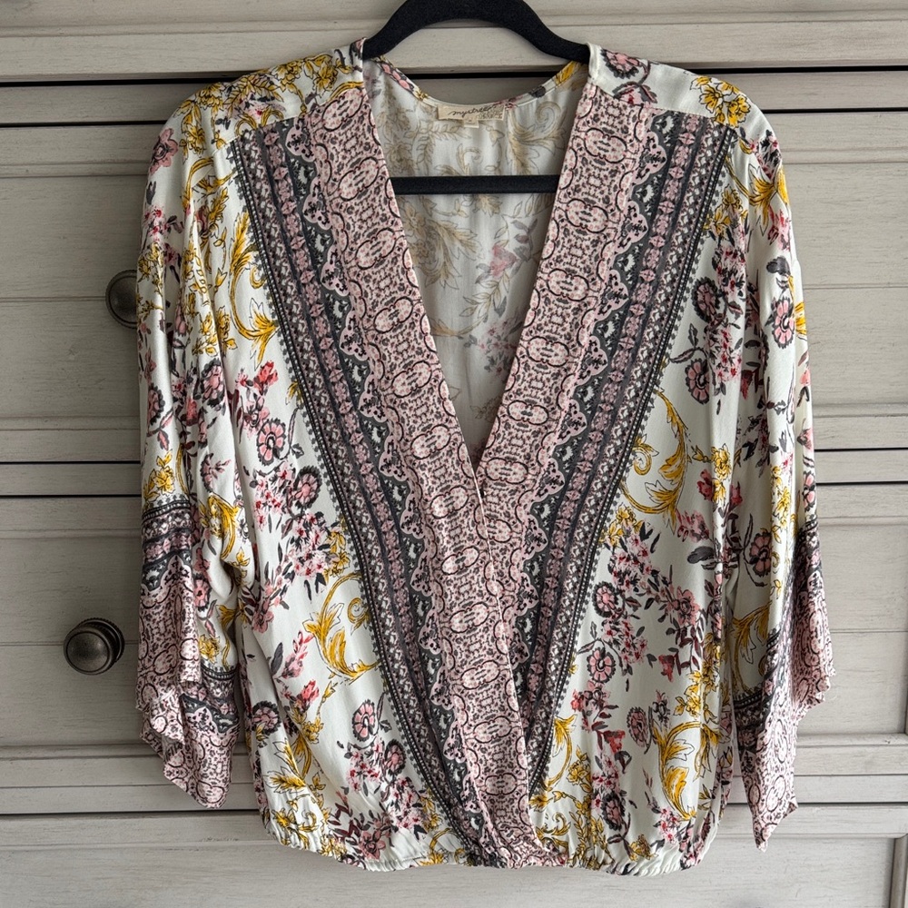 Mystree Floral V-Neck Blouse in Cream and Pink SZ Medium